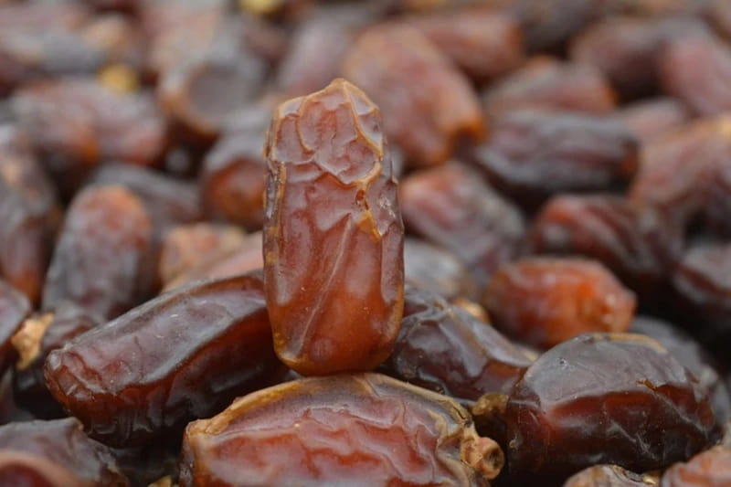 تصویر 1 از خرما پیارم حاجی آباد با کیفیت اصیل و طعم طبیعی